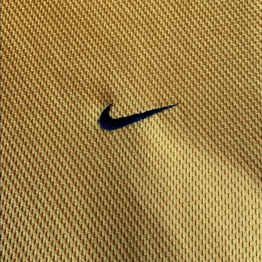 Nike shirt - Picture 2 of 3